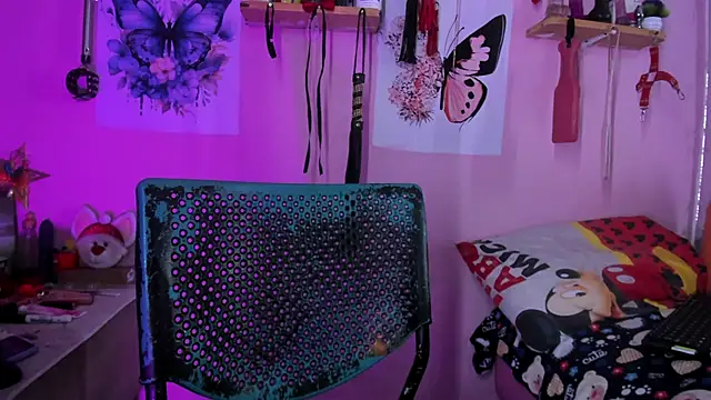 daphneandrade online show from February 13, 12:43 pm