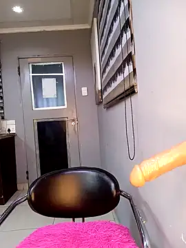 Snapshot of DickDiva1 chatting on February 22, 4:07 am DickDiva1 online show from February 22, 4:07 am