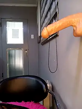 Snapshot of DickDiva1 chatting on February 22, 7:12 am DickDiva1 online show from February 22, 7:12 am