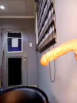 Snapshot of DickDiva1 chatting on February 23, 9:37 pm DickDiva1 online show from February 23, 9:37 pm