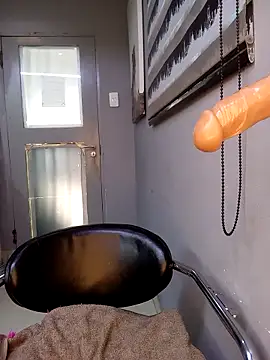 Snapshot of DickDiva1 chatting on February 28, 5:59 am DickDiva1 online show from February 28, 5:59 am