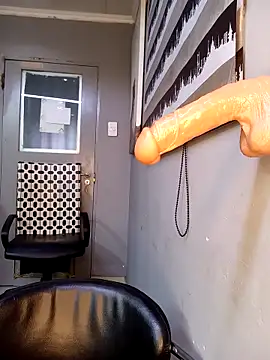 Snapshot of DickDiva1 chatting on March 21, 4:28 am DickDiva1 online show from March 21, 4:28 am