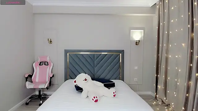 oxxx me online show from January 10, 5:45 pm