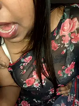 Snapshot of IndieSM chatting on February 14, 10:50 pm IndieSM online show from February 14, 10:50 pm