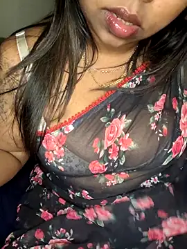 Snapshot of IndieSM chatting on February 15, 7:43 pm IndieSM online show from February 15, 7:43 pm