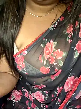 Snapshot of IndieSM chatting on March 8, 8:23 pm IndieSM online show from March 8, 8:23 pm