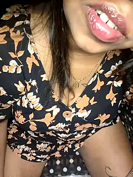 Snapshot of IndieSM chatting on April 3, 9:13 pm IndieSM online show from April 3, 9:13 pm