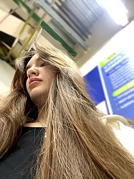 Holly Molii online show from December 5, 5:04 am