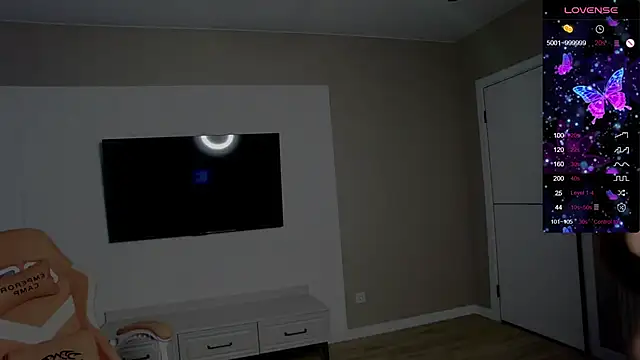 Snapshot of Holly_Molii chatting on October 25, 2:30 am Holly Molii online show from October 25, 2:30 am