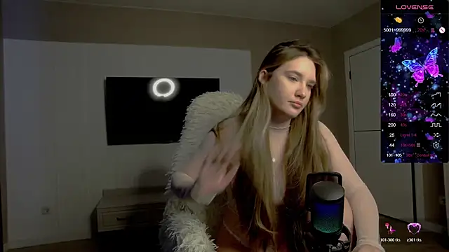 Snapshot of Holly_Molii chatting on November 22, 7:18 am Holly Molii online show from November 22, 7:18 am