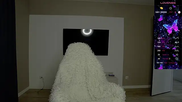 Snapshot of Holly_Molii chatting on January 6, 10:19 am Holly Molii online show from January 6, 10:19 am