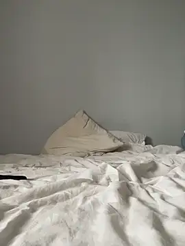 Snapshot of Holly_Molii chatting on February 15, 7:51 am Holly Molii online show from February 15, 7:51 am