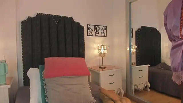 SamanthaBrown69 online show from September 28, 3:45 am