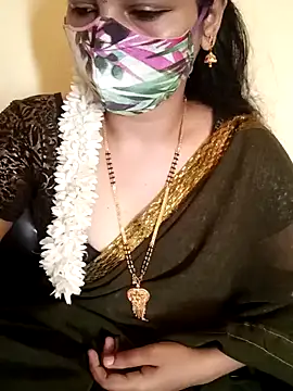 Snapshot of yourtamilcouple chatting on December 8, 4:35 am yourtamilcouple online show from December 8, 4:35 am