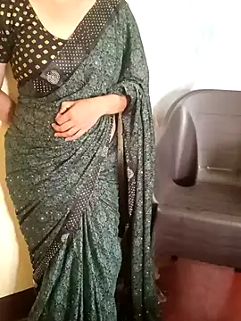 Snapshot of yourtamilcouple chatting on January 6, 6:14 am yourtamilcouple online show from January 6, 6:14 am