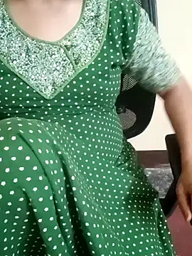 Snapshot of yourtamilcouple chatting on February 5, 6:04 pm yourtamilcouple online show from February 5, 6:04 pm