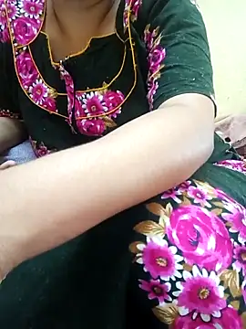 Snapshot of yourtamilcouple chatting on September 13, 6:46 am yourtamilcouple online show from September 13, 6:46 am