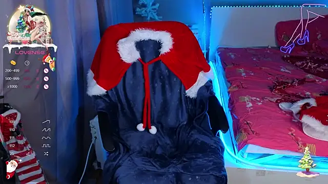 Snapshot of SexyTrixyLove chatting on December 22, 9:33 am SexyTrixyLove online show from December 22, 9:33 am