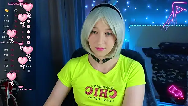 Snapshot of SexyTrixyLove chatting on February 6, 8:13 pm SexyTrixyLove online show from February 6, 8:13 pm