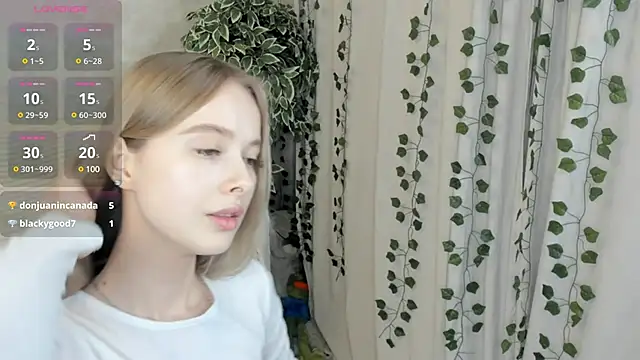 Snapshot of mell_milles chatting on December 28, 8:15 pm mell milles online show from December 28, 8:15 pm