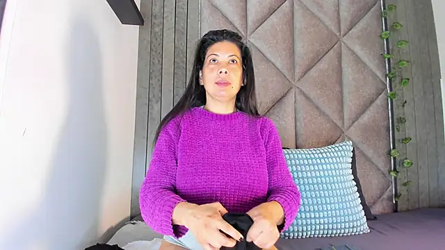 JaylaScott   online show from February 16, 11:50 am