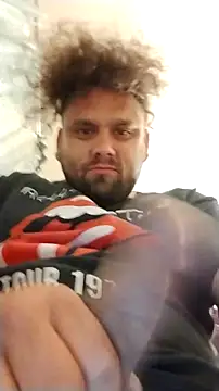 Snapshot of ShakeyJ87 chatting on September 18, 5:09 am ShakeyJ87 online show from September 18, 5:09 am