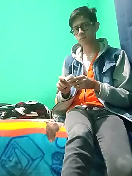 Snapshot of Alex30ct chatting on February 14, 1:24 am Alex30ct online show from February 14, 1:24 am