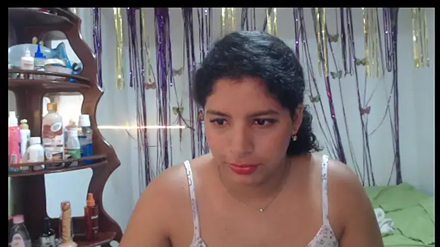 Snapshot of sexyhot20xxx chatting on May 19, 5:03 am sexyhot20xxx online show from May 19, 5:03 am