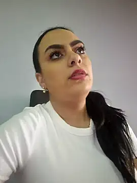 ElyzaIbarra online show from February 9, 6:11 am