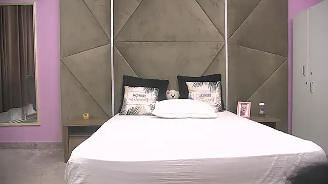 Snapshot of ElyzaIbarra chatting on September 23, 5:43 am ElyzaIbarra online show from September 23, 5:43 am