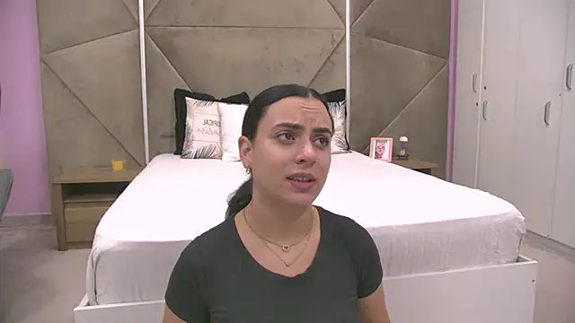 Snapshot of ElyzaIbarra chatting on October 12, 5:17 am ElyzaIbarra online show from October 12, 5:17 am