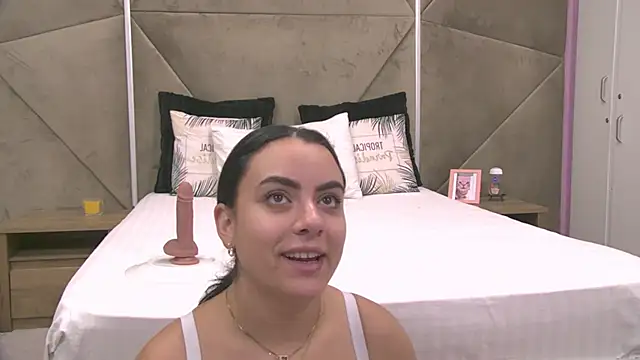 Snapshot of ElyzaIbarra chatting on October 14, 5:19 am ElyzaIbarra online show from October 14, 5:19 am