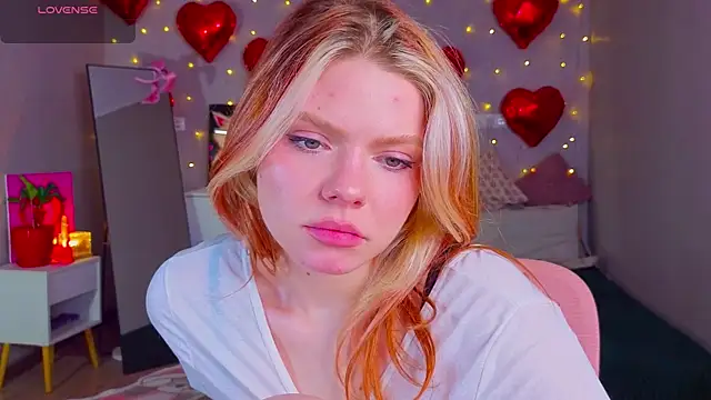 Red  Candy online show from March 25, 3:18 pm