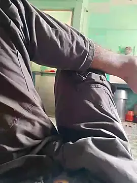 William390 online show from December 7, 9:28 am