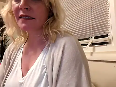 lexiwet23 online show from June 8, 8:58 am