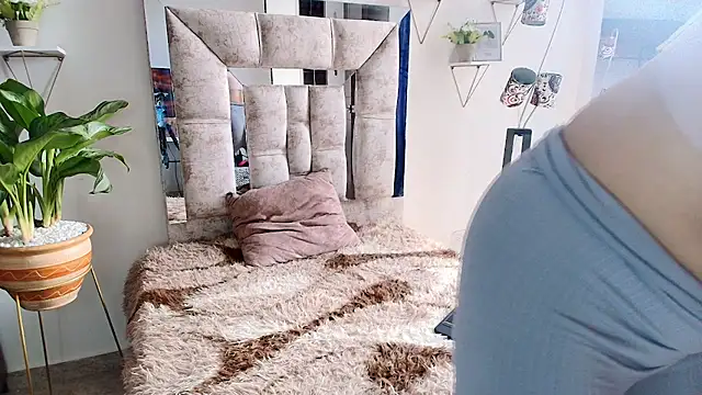 mariana cruzz online show from November 27, 2:52 pm