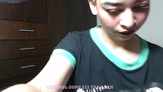 Snapshot of Bitsy_Messy chatting on December 28, 12:24 pm Bitsy Messy online show from December 28, 12:24 pm