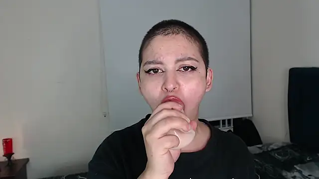 Snapshot of Bitsy_Messy chatting on March 4, 10:02 am Bitsy Messy online show from March 4, 10:02 am