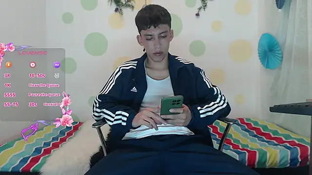 Snapshot of Eric_lion chatting on December 3, 5:23 pm Eric lion online show from December 3, 5:23 pm