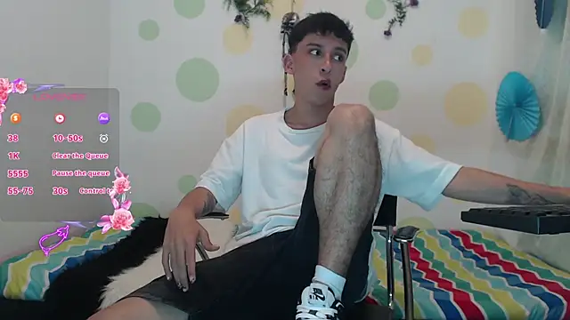 Snapshot of Eric_lion chatting on December 17, 7:26 pm Eric lion online show from December 17, 7:26 pm