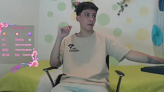 Snapshot of Eric_lion chatting on January 13, 6:27 pm Eric lion online show from January 13, 6:27 pm