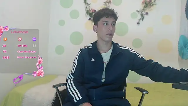 Snapshot of Eric_lion chatting on February 25, 8:09 pm Eric lion online show from February 25, 8:09 pm