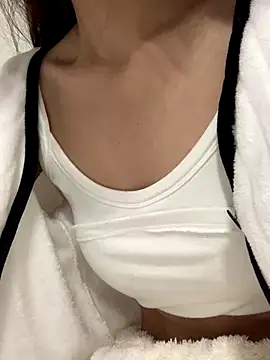 Snapshot of Aimeil chatting on December 3, 3:20 am Aimeil online show from December 3, 3:20 am