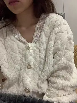 Snapshot of Aimeil chatting on December 15, 11:23 am Aimeil online show from December 15, 11:23 am