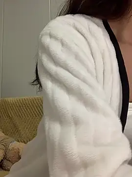 Snapshot of Aimeil chatting on December 15, 3:20 pm Aimeil online show from December 15, 3:20 pm