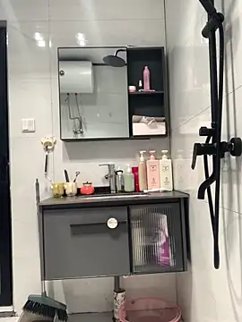 Snapshot of Aimeil chatting on January 18, 12:57 pm Aimeil online show from January 18, 12:57 pm