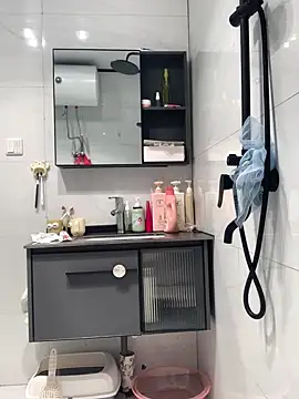 Snapshot of Aimeil chatting on March 4, 12:44 pm Aimeil online show from March 4, 12:44 pm