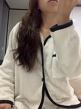 Snapshot of Aimeil chatting on March 9, 12:53 pm Aimeil online show from March 9, 12:53 pm