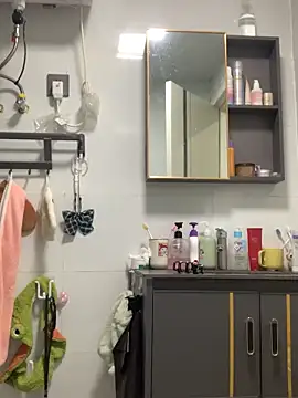 Snapshot of Aimeil chatting on October 3, 4:37 pm Aimeil online show from October 3, 4:37 pm