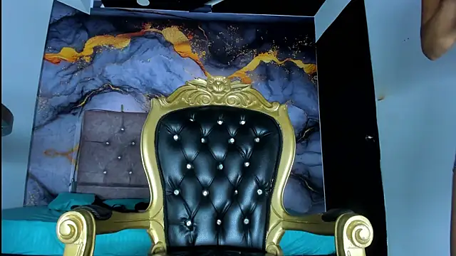 LuciaMoretti  online show from October 3, 12:35 pm